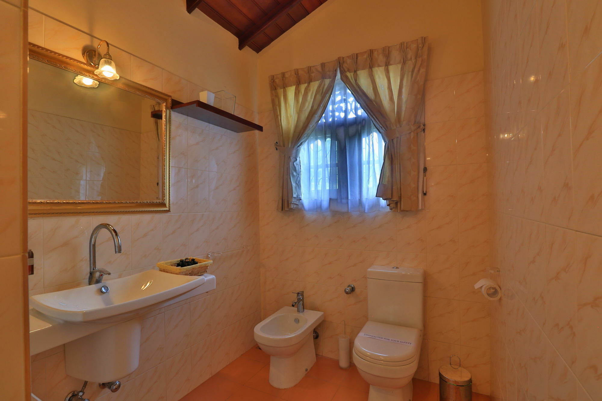 Emel Boutique Hotel Negombo Exterior photo